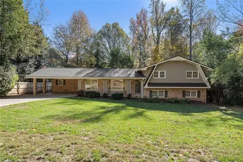 2129 Luray Ct, Dunwoody, GA 30338