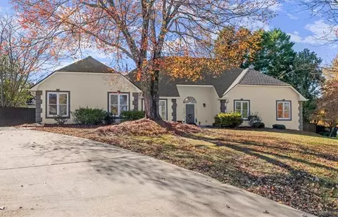 190 Glenclairn Ct, Roswell, GA 30076