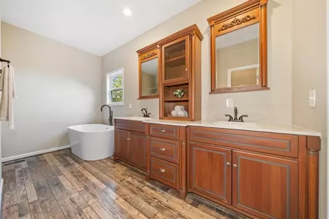 Bath - 90 Edgehill Pl, Jasper, GA 30143 photo 1 of 6
