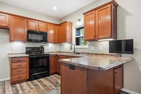 Kitchen - 90 Edgehill Pl, Jasper, GA 30143 photo 2 of 3