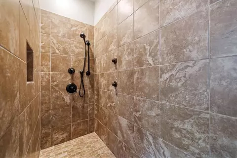 Bath - 90 Edgehill Pl, Jasper, GA 30143 photo 4 of 6