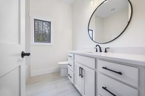 Bath - 410 Edgewater Trl, Toccoa, GA 30577 photo 6 of 10