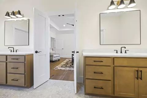 Bath - 410 Edgewater Trl, Toccoa, GA 30577 photo 5 of 10