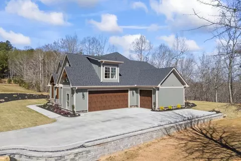 Exterior - 410 Edgewater Trl, Toccoa, GA 30577 photo 5 of 17