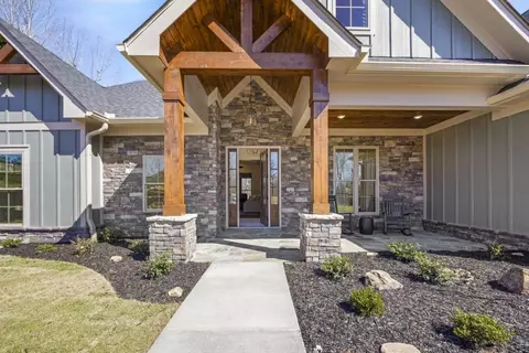 Exterior - 410 Edgewater Trl, Toccoa, GA 30577 photo 12 of 17