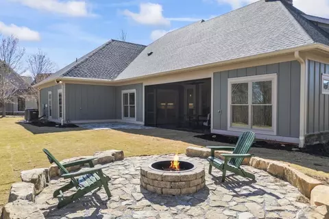 Exterior - 410 Edgewater Trl, Toccoa, GA 30577 photo 9 of 17