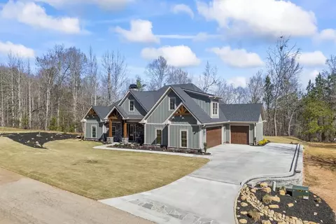 Exterior - 410 Edgewater Trl, Toccoa, GA 30577 photo 3 of 17