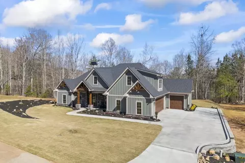 Exterior - 410 Edgewater Trl, Toccoa, GA 30577 photo 4 of 17