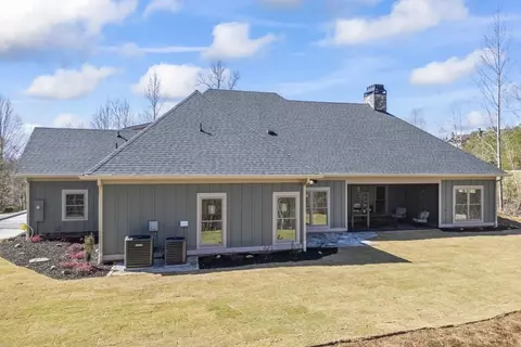 Exterior - 410 Edgewater Trl, Toccoa, GA 30577 photo 6 of 17