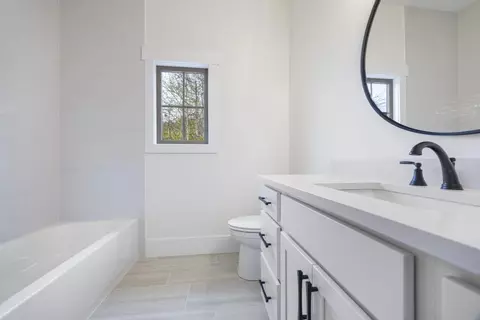 Bath - 410 Edgewater Trl, Toccoa, GA 30577 photo 7 of 10