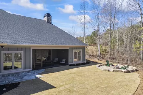 Exterior - 410 Edgewater Trl, Toccoa, GA 30577 photo 7 of 17