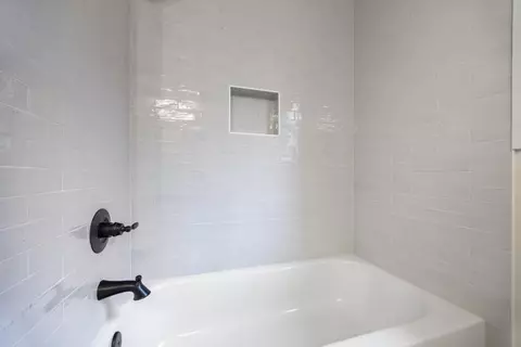 Bath - 410 Edgewater Trl, Toccoa, GA 30577 photo 8 of 10