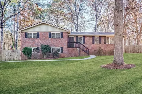 5620 Forest Dr, Acworth, GA 30102