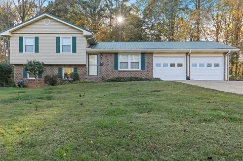 6166 Laurel Wood Trl, Flowery Branch, GA 30542