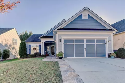 6707 Black Fox Dr, Hoschton, GA 30548