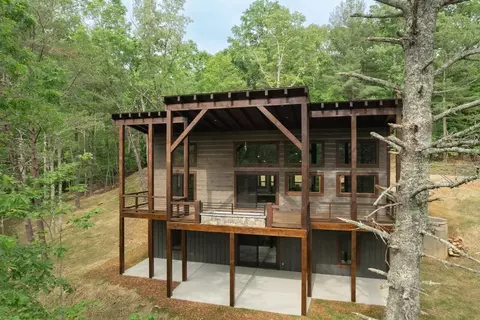 121 Wolf Creek Hts, Mineral Bluff, GA 30559