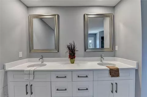 Bath - 4715 Masters Ct, Duluth, GA 30096 photo 6 of 7