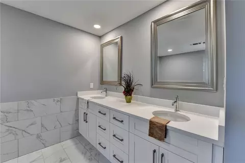 Bath - 4715 Masters Ct, Duluth, GA 30096 photo 2 of 7