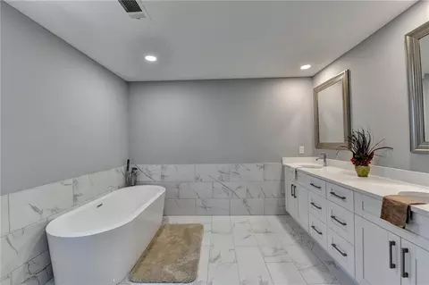 Bath - 4715 Masters Ct, Duluth, GA 30096 photo 4 of 7
