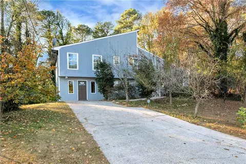 323 Old Rosser Rd, Stone Mountain, GA 30087