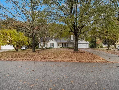 2951 Windcrest Dr, Hampton, GA 30228 photo 2