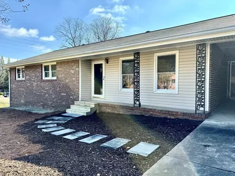 3052 Robinson Rd NE, Marietta, GA 30068