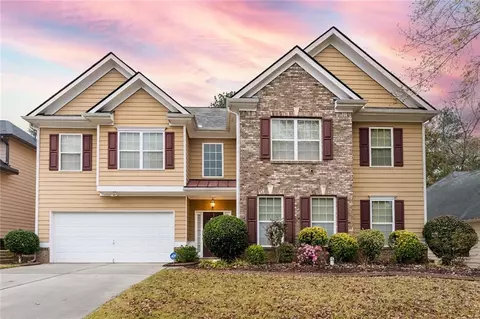 7965 Snapwell Dr, Fairburn, GA 30213