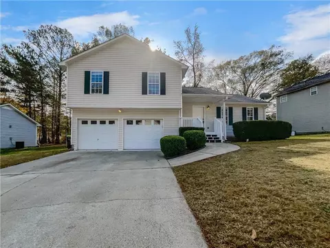392 River Trace Dr, Villa Rica, GA 30180