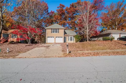 2840 Trotters Pointe Dr, Snellville, GA 30039