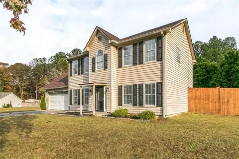 3715 Cobblestone Dr, Loganville, GA 30052