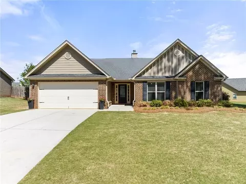414 Lake Vista Dr, Jefferson, GA 30549
