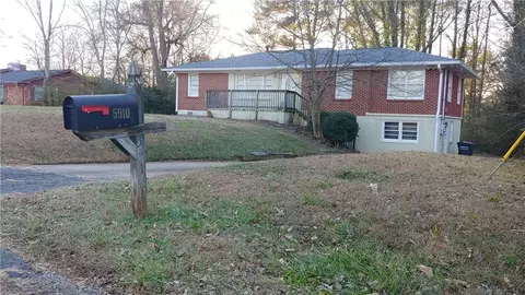 5910 Lakeshore Dr SE, Mableton, GA 30126