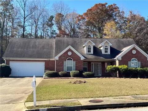 5393 S Crest Ridge Dr, Ellenwood, GA 30294