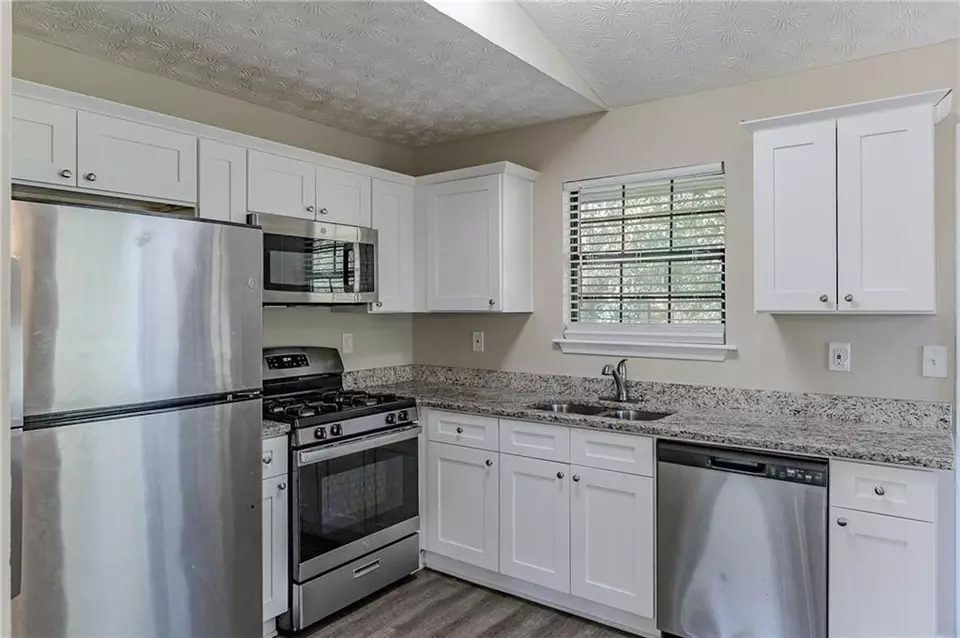  1715 Liberty Trl, Lithia Springs, GA 30122 photo 2