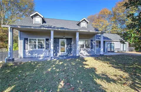 911 S Lassetter Cir, Villa Rica, GA 30180