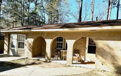 3615 Leisure Ln, Atlanta, GA 30349