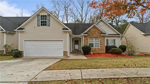 4473 Prather Pass Dr, Loganville, GA 30052