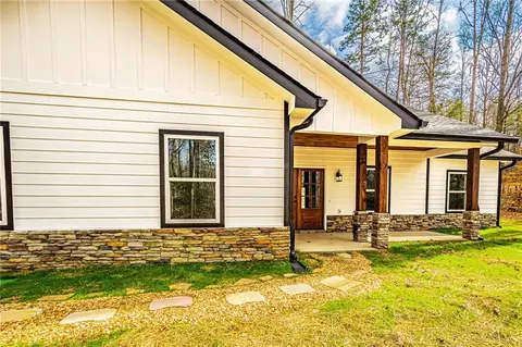 90 Lake Point Dr, Dahlonega, GA 30533
