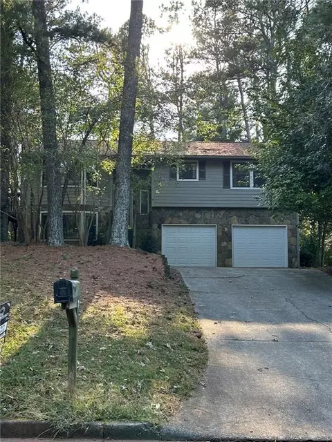997 Chartley Dr SW, Lilburn, GA 30047