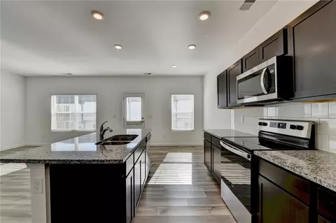 Kitchen - 1124 Lossie Ln, Grayson, GA 30017 photo 2 of 5