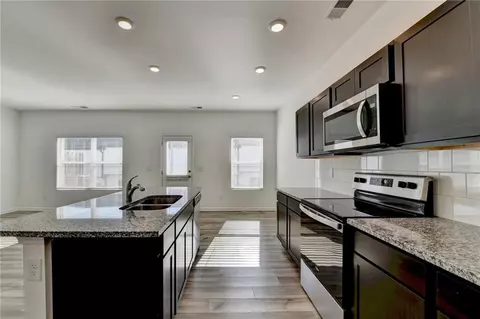Kitchen - 1124 Lossie Ln, Grayson, GA 30017 photo 3 of 5