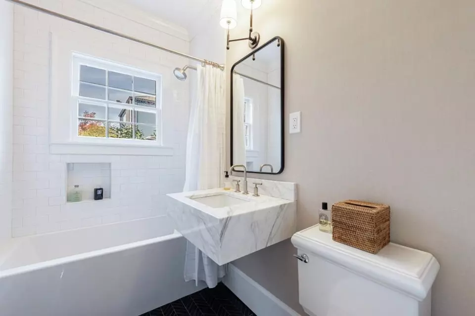 Bath - 445 Brentwood Dr NE, Atlanta, GA 30305 photo 1 of 6