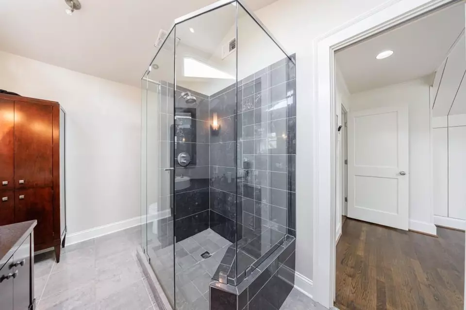Bath - 445 Brentwood Dr NE, Atlanta, GA 30305 photo 6 of 6