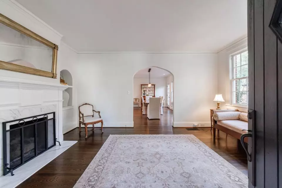 Entry Way - 445 Brentwood Dr NE, Atlanta, GA 30305 photo 6 of 9