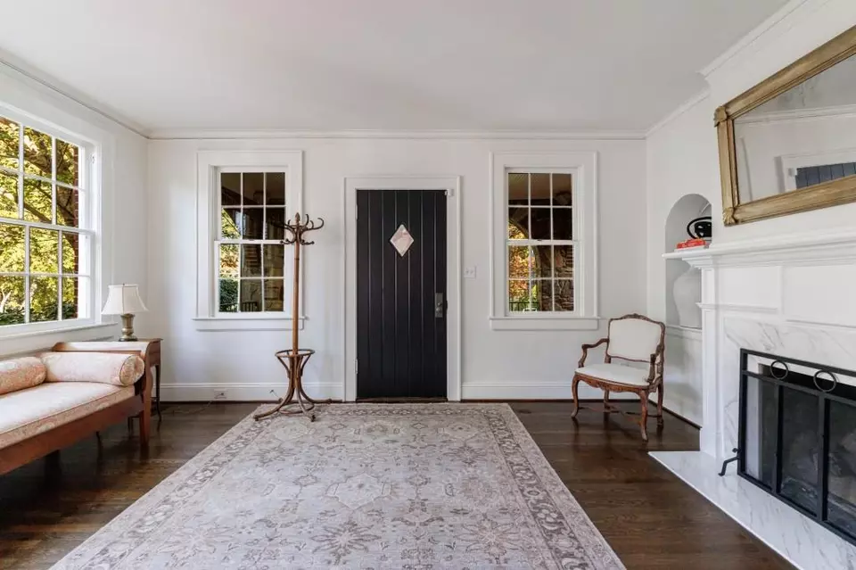 Entry Way - 445 Brentwood Dr NE, Atlanta, GA 30305 photo 3 of 9