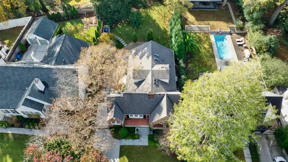 View/Area - 445 Brentwood Dr NE, Atlanta, GA 30305 photo 2 of 8