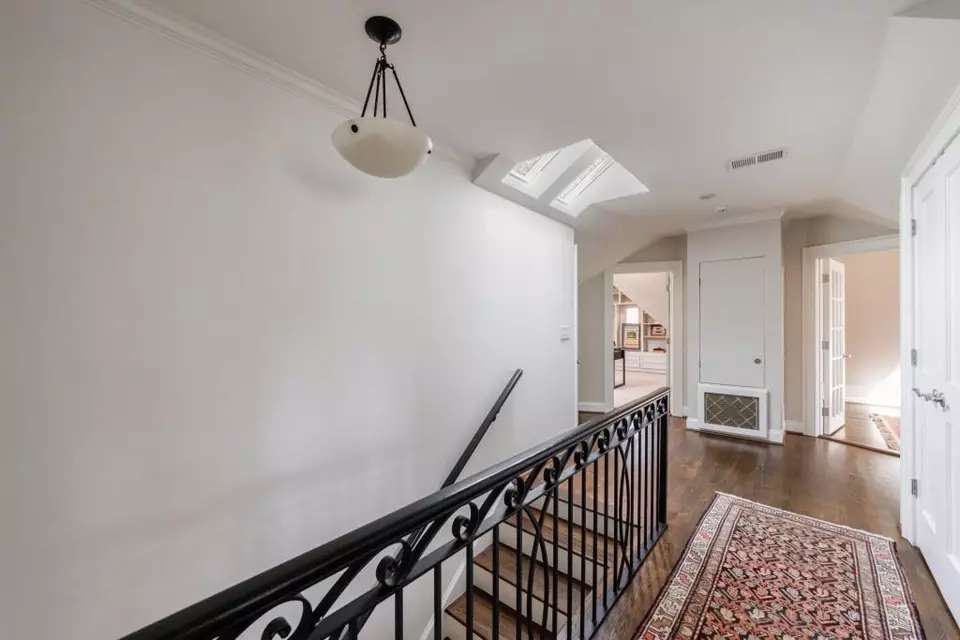 Entry Way - 445 Brentwood Dr NE, Atlanta, GA 30305 photo 8 of 9