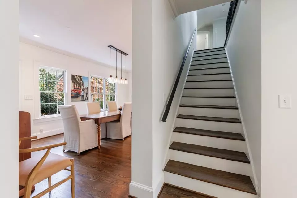 Entry Way - 445 Brentwood Dr NE, Atlanta, GA 30305 photo 4 of 9