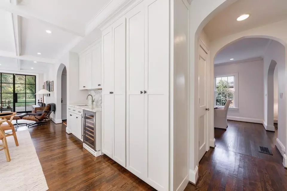 Entry Way - 445 Brentwood Dr NE, Atlanta, GA 30305 photo 5 of 9