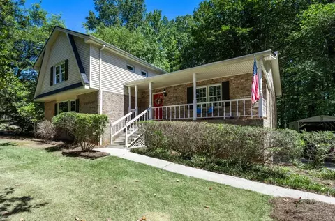 240 Thistlewood Ln, Roswell, GA 30075